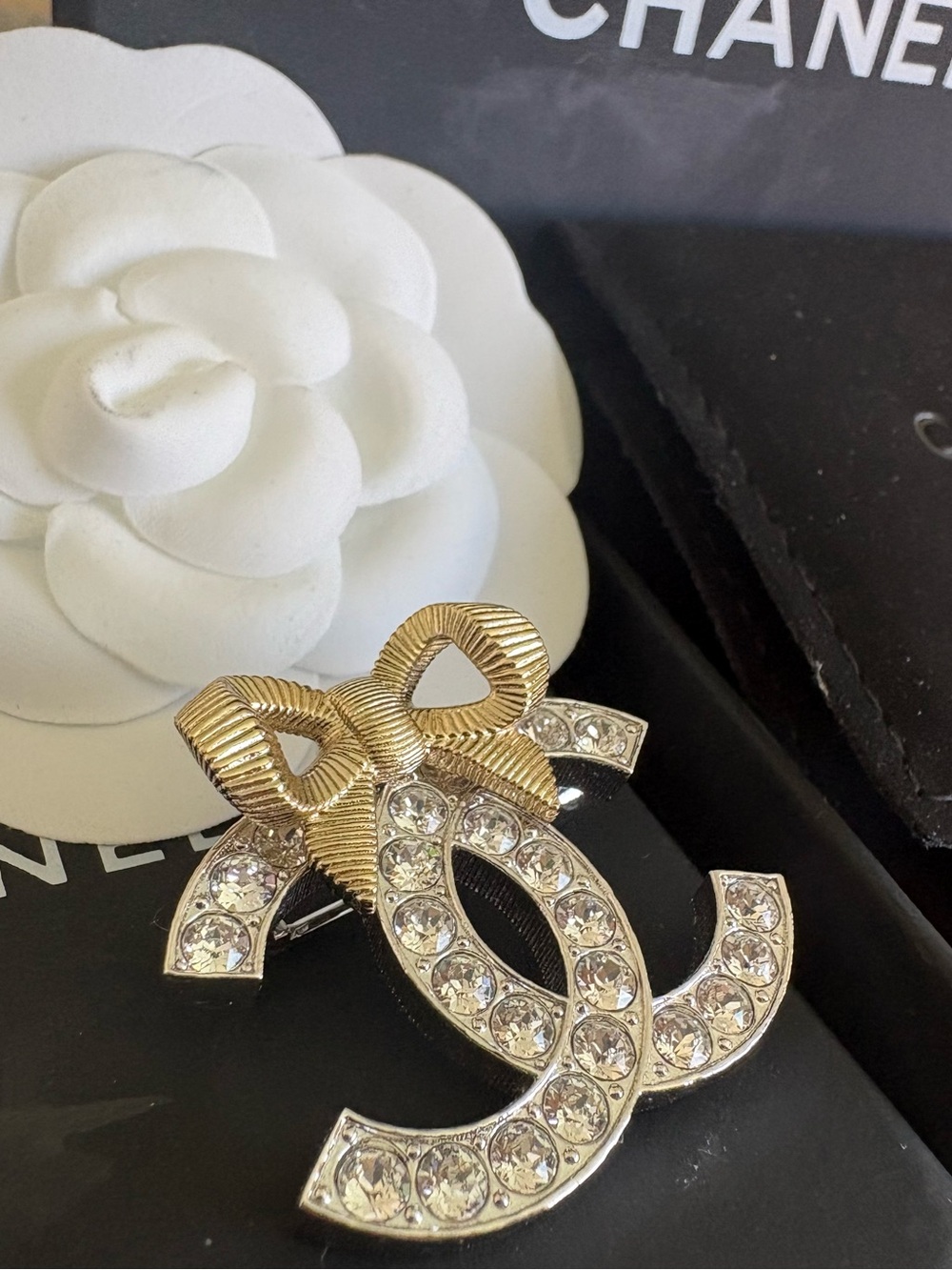 100% Authentic RARE CHANEL Gold Tone Crystal CC Logo Brooch Gold Bow Box Dust B - Picture 10 of 12